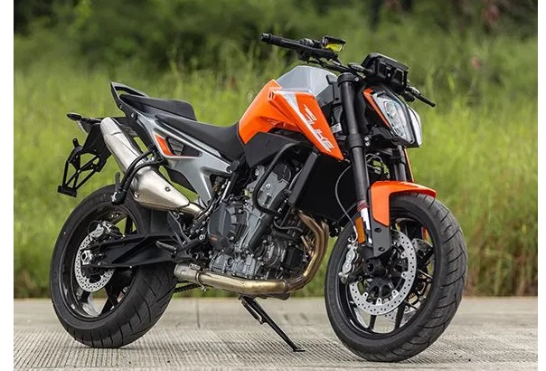 exterior_ktm-490-duke_right-view