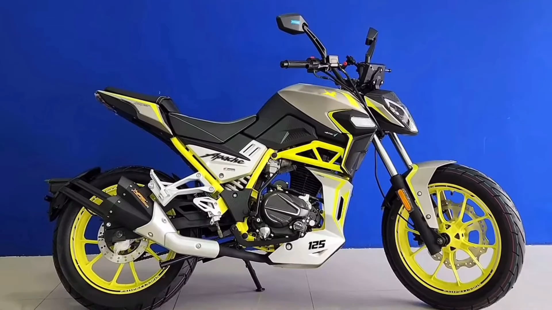 TVS Apache RTR 125 green color side look