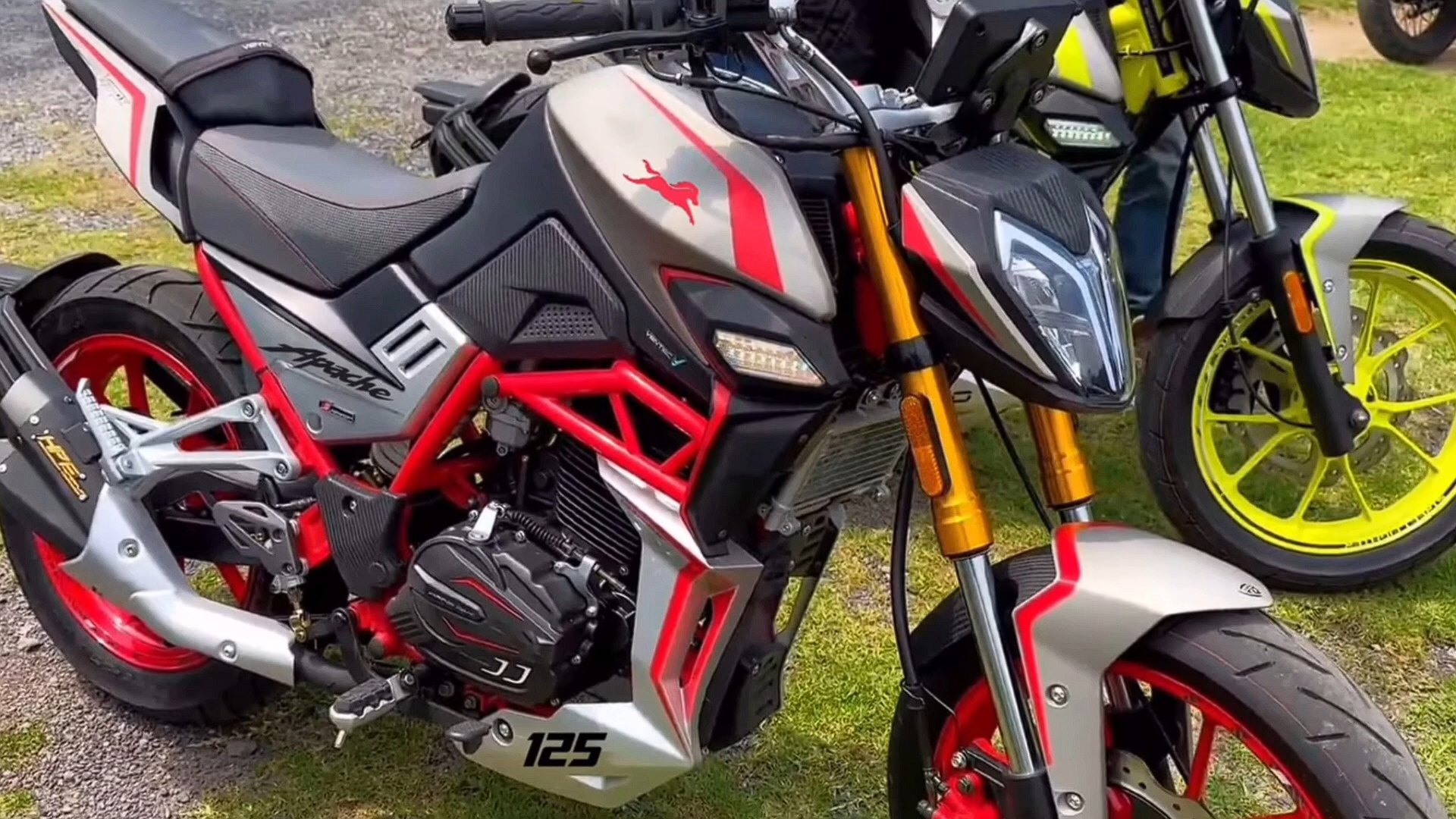 TVS Apache RTR 125 red